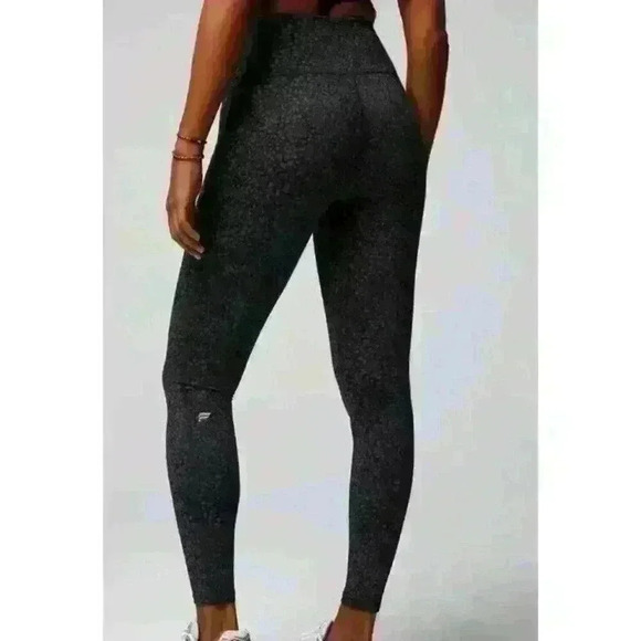 Define Powerhold High Waisted by Fabletics 7/8 Legging Black Green Camo SZ SMALL - Picture 4 of 8